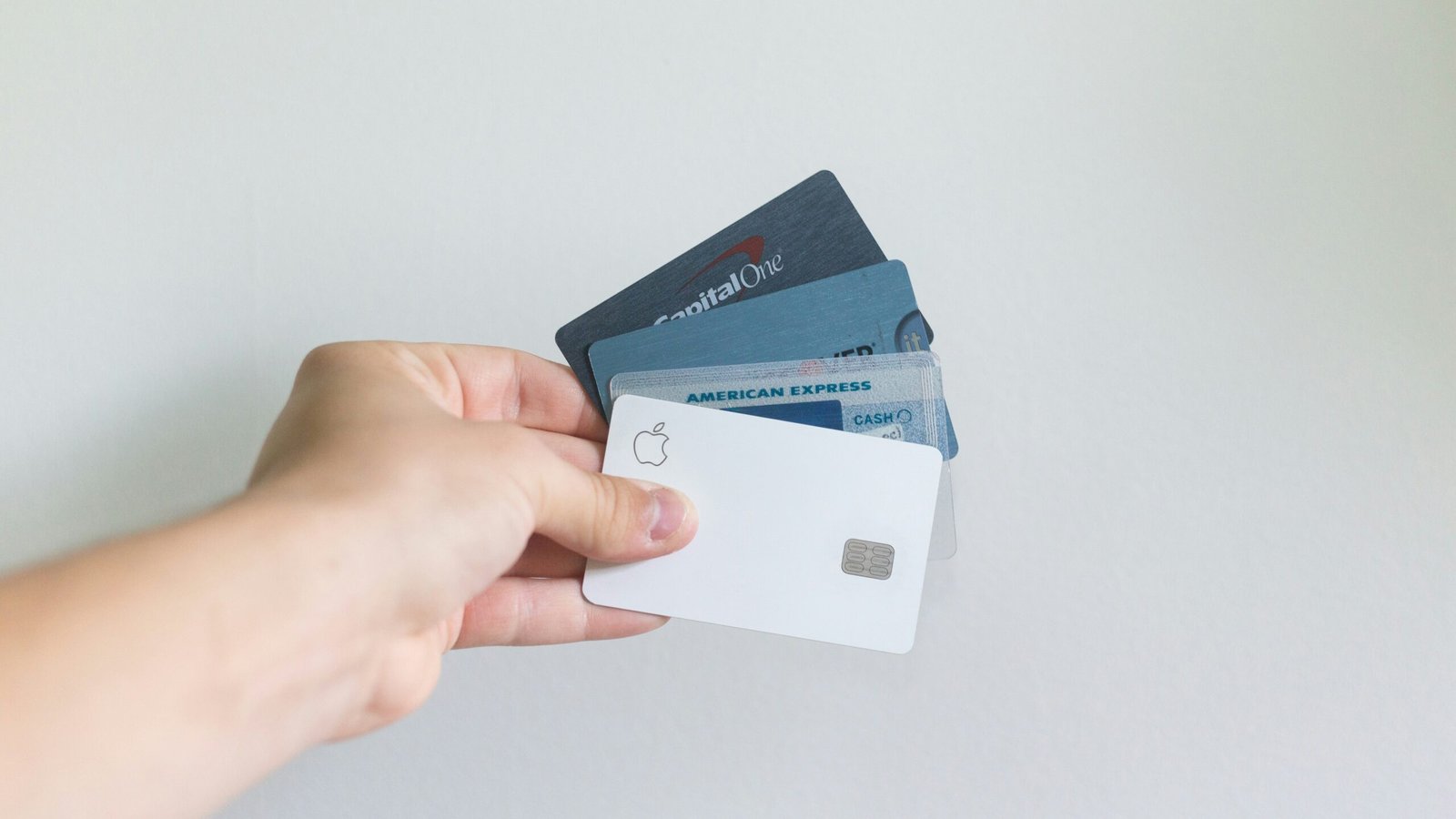 Home Elementor 16 white and blue magnetic card